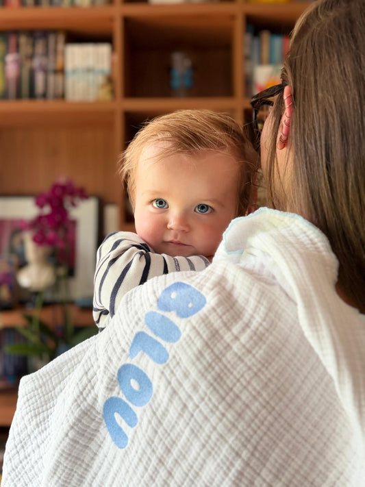 Gepersonaliseerd Bilou babydekentje - Baby Blauw