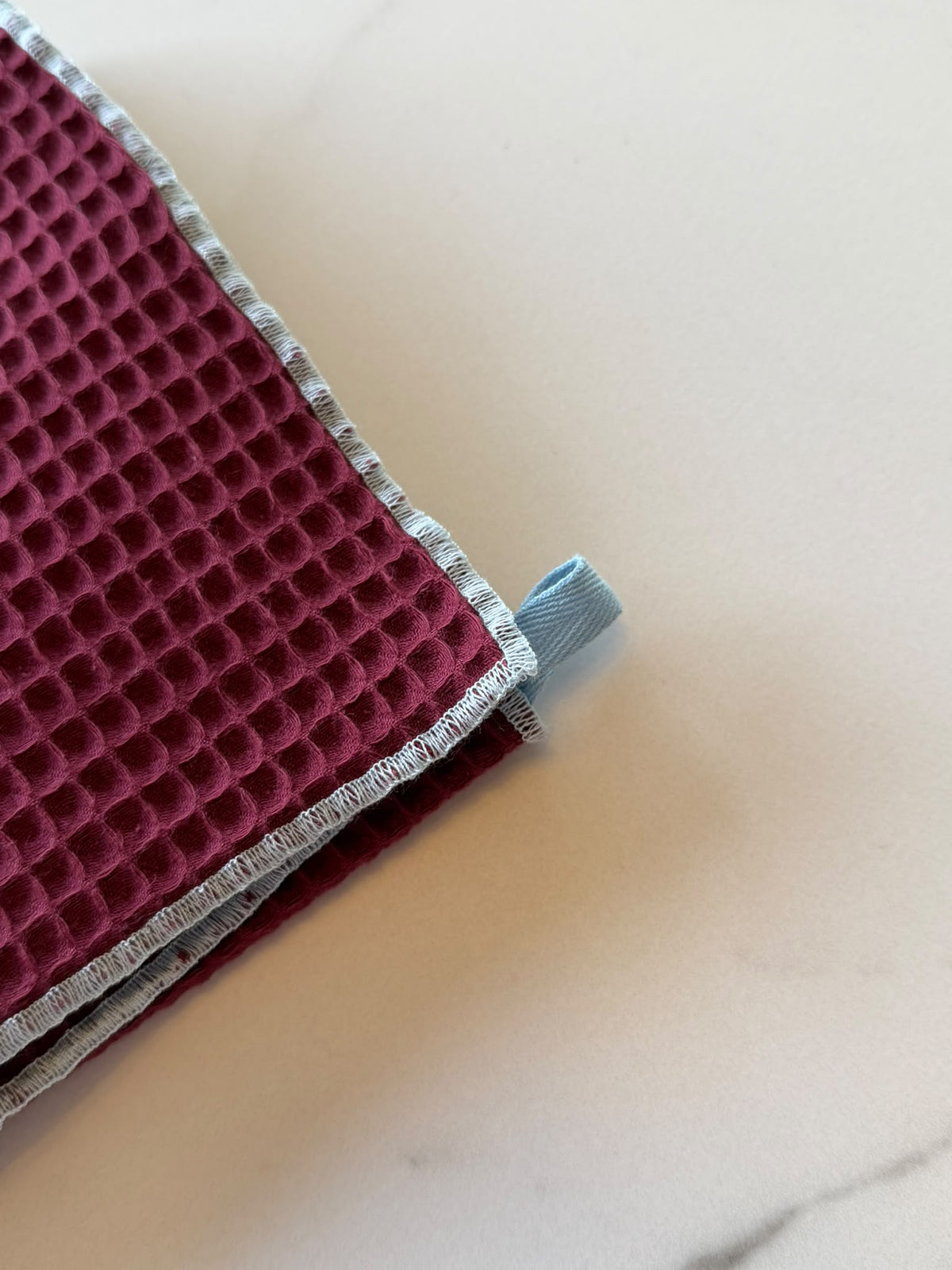 Gepersonaliseerde bordeaux wafelstof keukenhanddoek - Baby Blauw